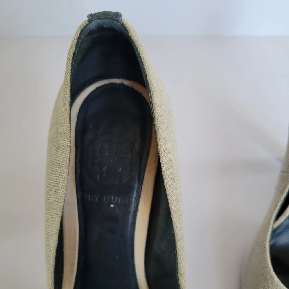 Tory Burch Woven Leather and Canvas Round Toe Pump